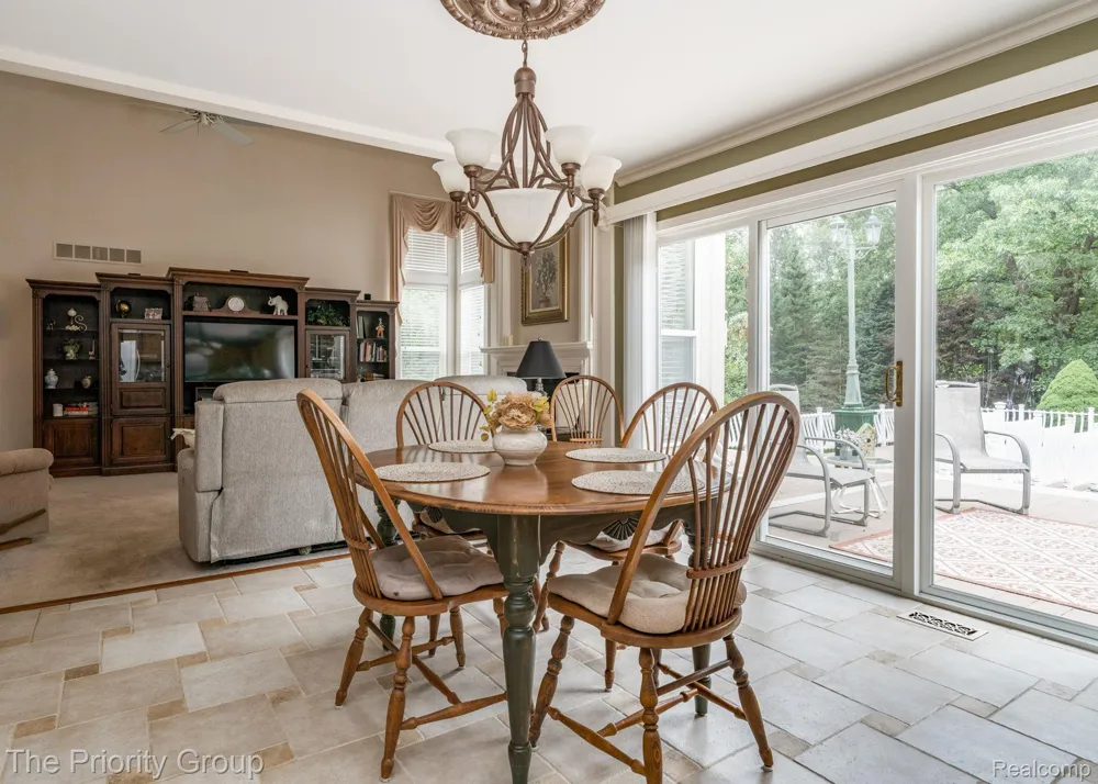 1761 Twin Lakes Boulevard E Oxford Charter Township, MI 48371