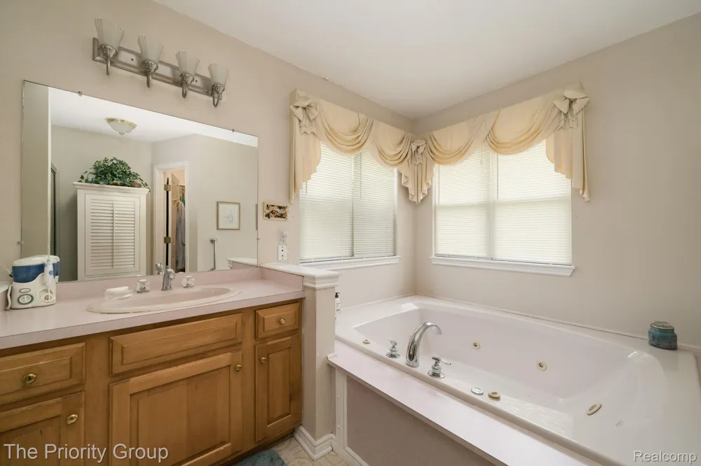 1761 Twin Lakes Boulevard E Oxford Charter Township, MI 48371