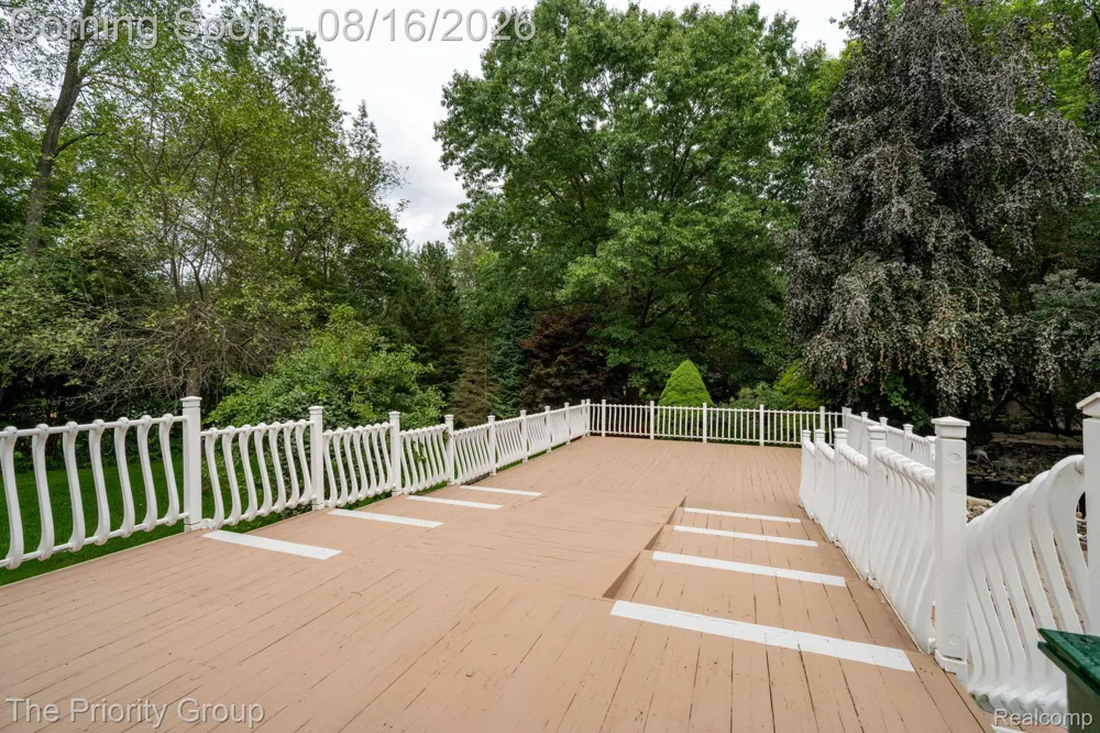 1761 Twin Lakes Boulevard E Oxford Charter Township, MI 48371