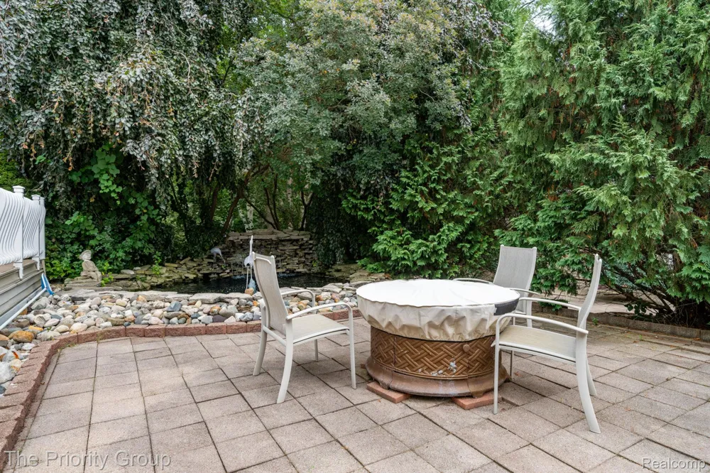 1761 Twin Lakes Boulevard E Oxford Charter Township, MI 48371