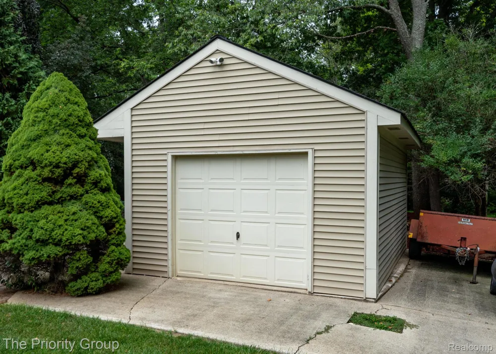 1761 Twin Lakes Boulevard E Oxford Charter Township, MI 48371