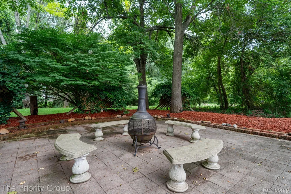 1761 Twin Lakes Boulevard E Oxford Charter Township, MI 48371