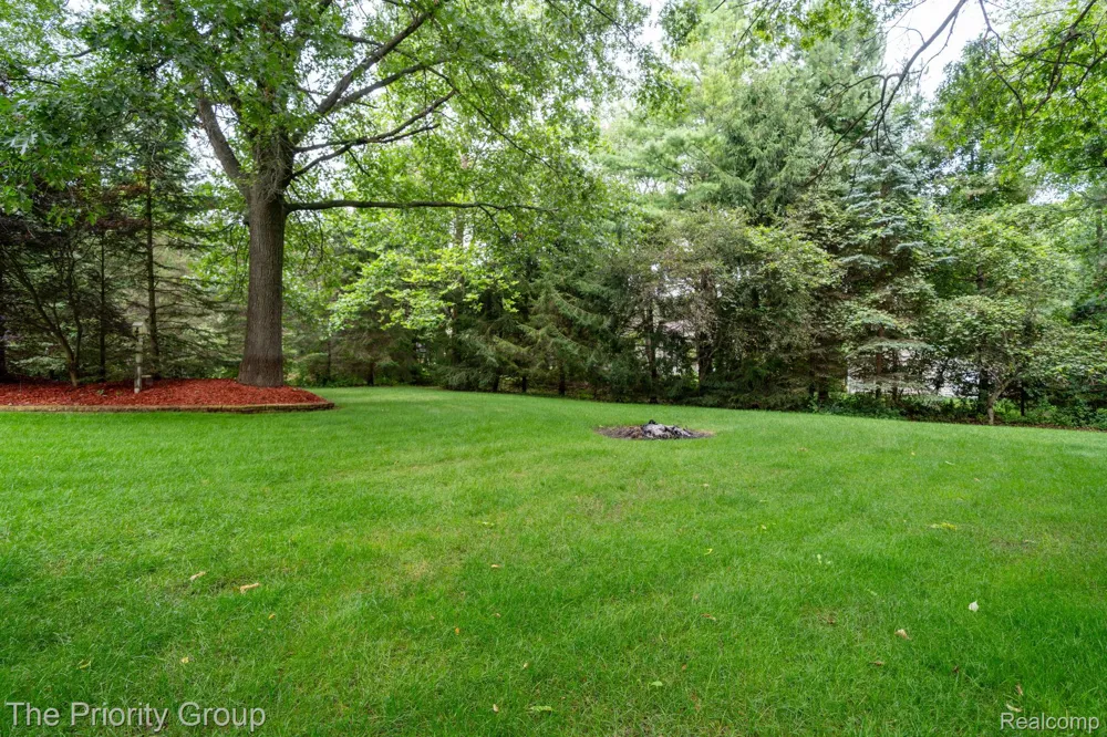 1761 Twin Lakes Boulevard E Oxford Charter Township, MI 48371