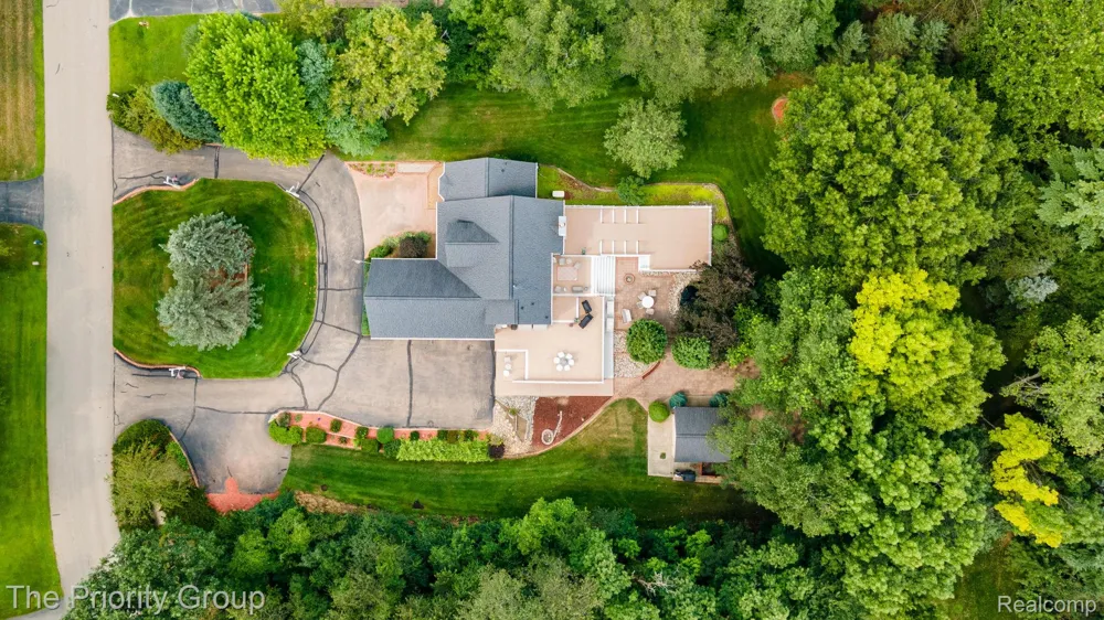 1761 Twin Lakes Boulevard E Oxford Charter Township, MI 48371