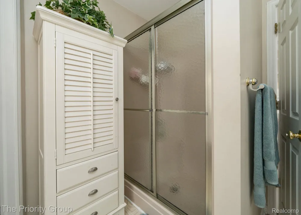 1761 Twin Lakes Boulevard E Oxford Charter Township, MI 48371