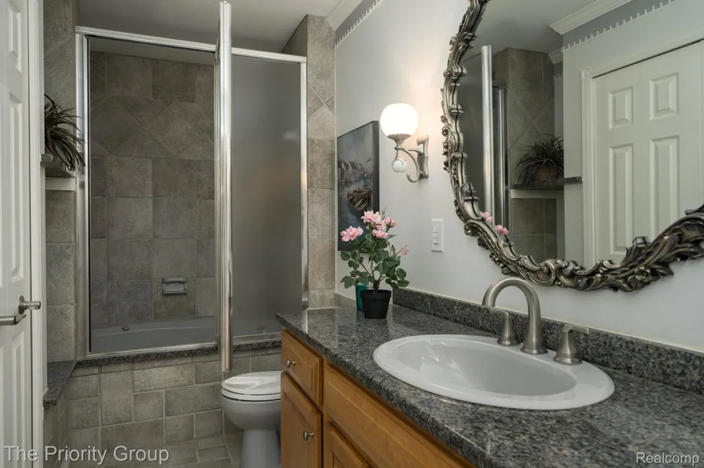 1761 Twin Lakes Boulevard E Oxford Charter Township, MI 48371