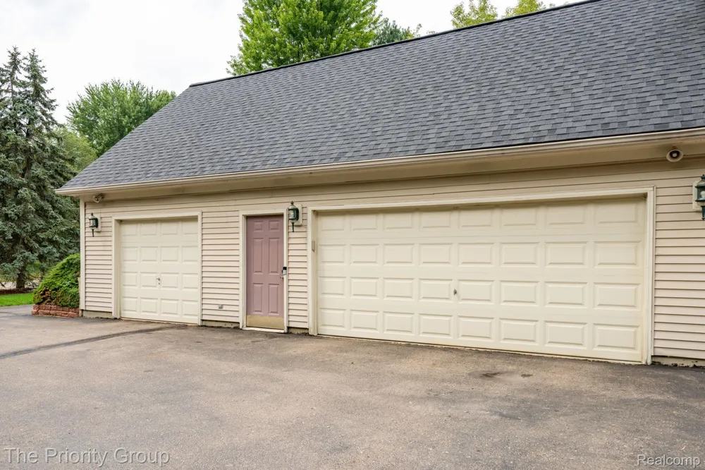 1761 Twin Lakes Boulevard E Oxford Charter Township, MI 48371