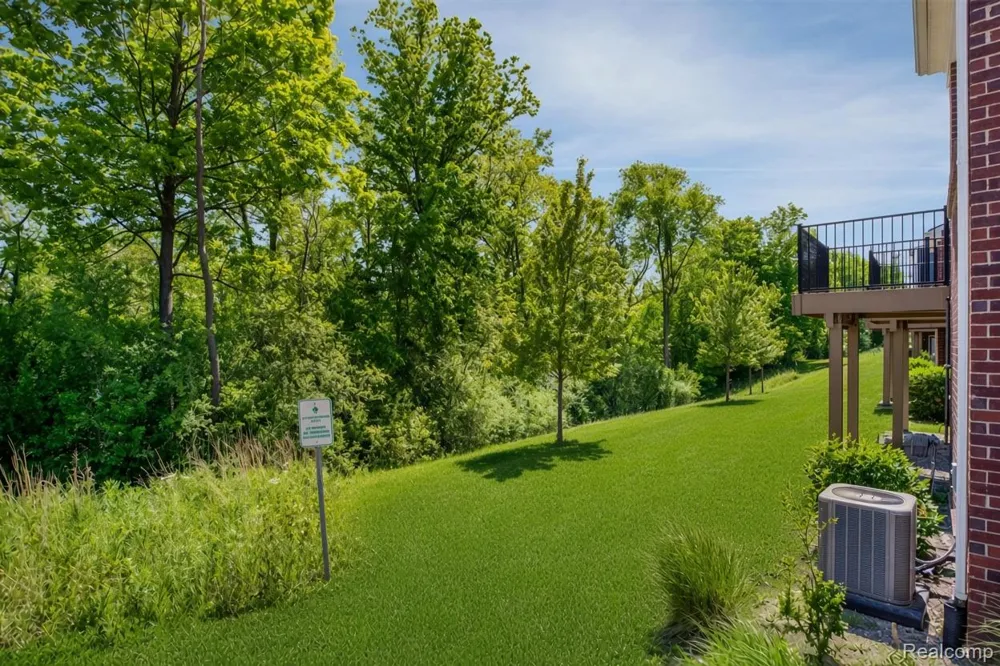 43583 Chancellor Lane Novi City, MI 48375
