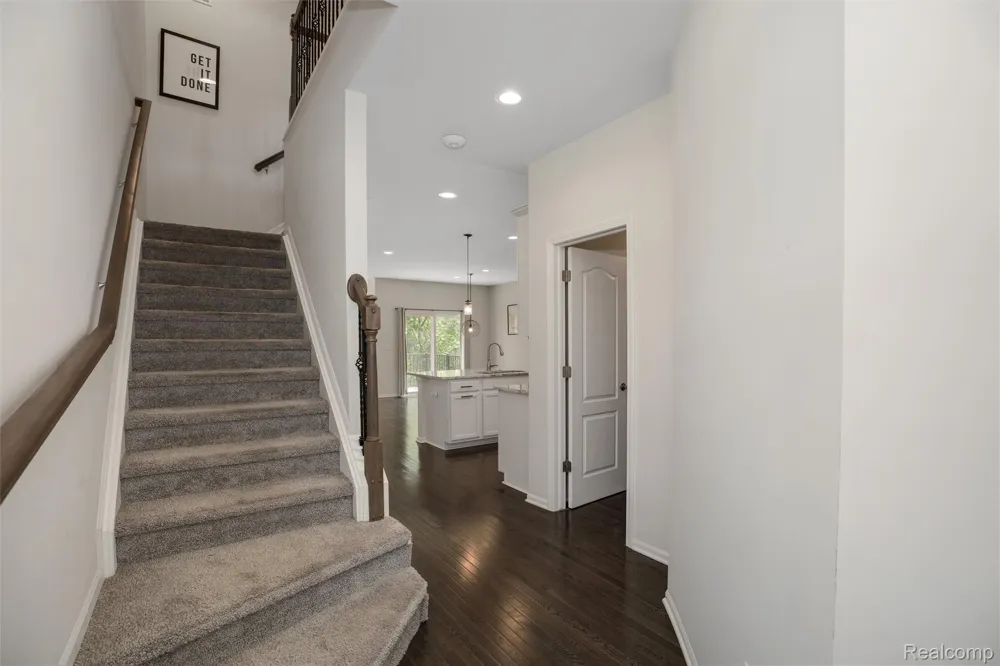 43583 Chancellor Lane Novi City, MI 48375