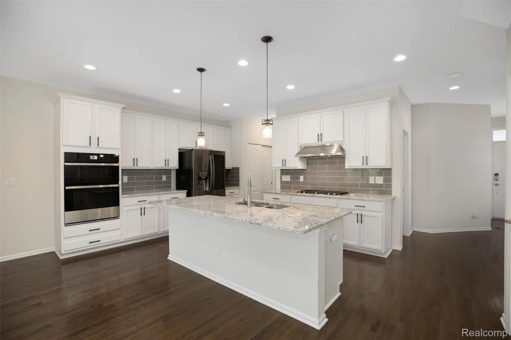 43583 Chancellor Lane Novi City, MI 48375