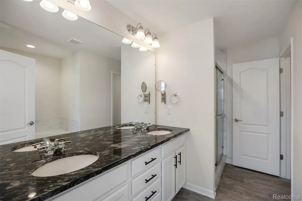 43583 Chancellor Lane Novi City, MI 48375