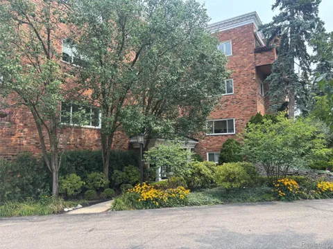 450 Oak Avenue #100
