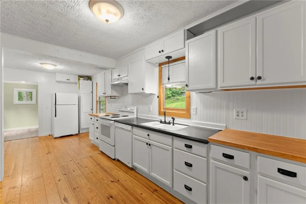 34 Somerset Place Dahlonega, GA 30533