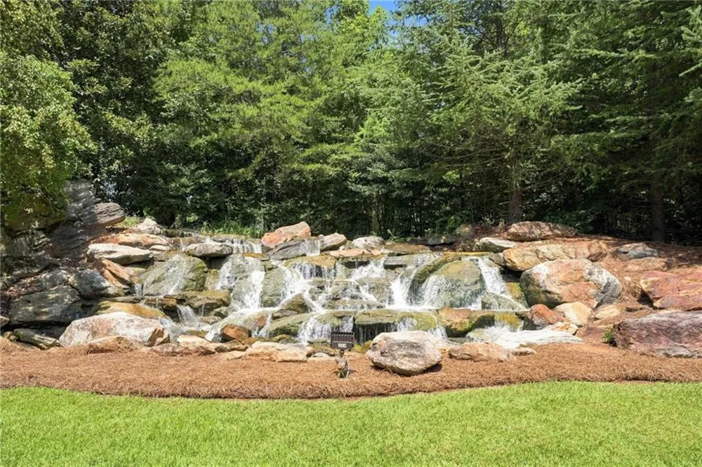 1604 Falcon Court Locust Grove, GA 30248