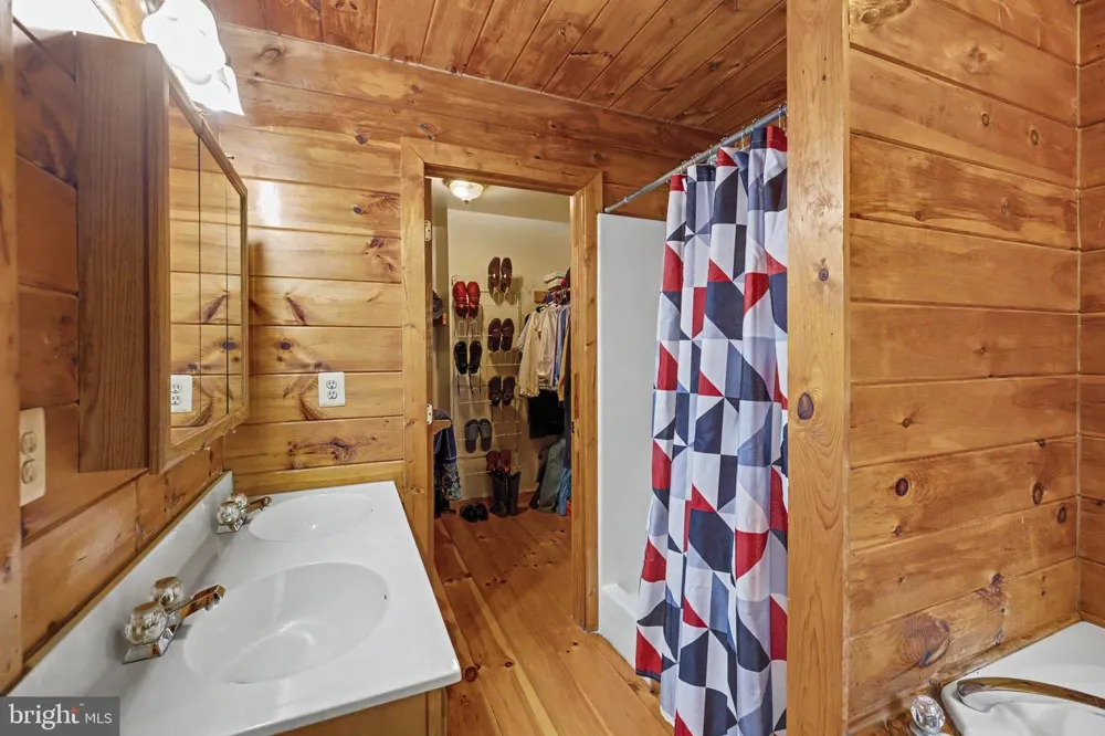 186 HIGH KNOB ROAD Front Royal, VA 22630
