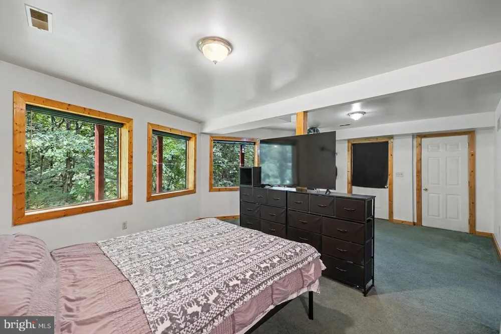 186 HIGH KNOB ROAD Front Royal, VA 22630