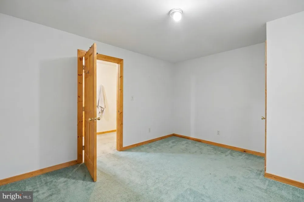 186 HIGH KNOB ROAD Front Royal, VA 22630