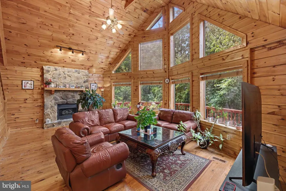 186 HIGH KNOB ROAD Front Royal, VA 22630