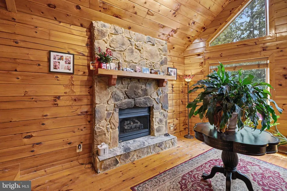 186 HIGH KNOB ROAD Front Royal, VA 22630
