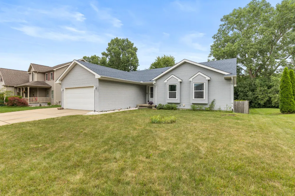 1121 Durango Drive Lansing, MI 48917