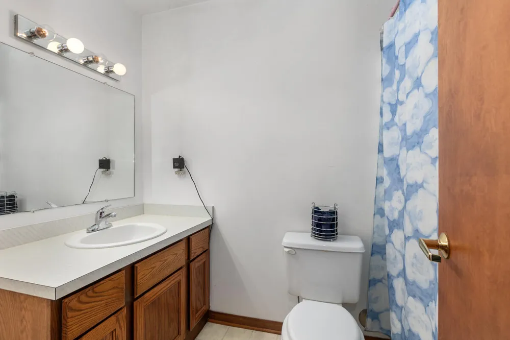 1121 Durango Drive Lansing, MI 48917