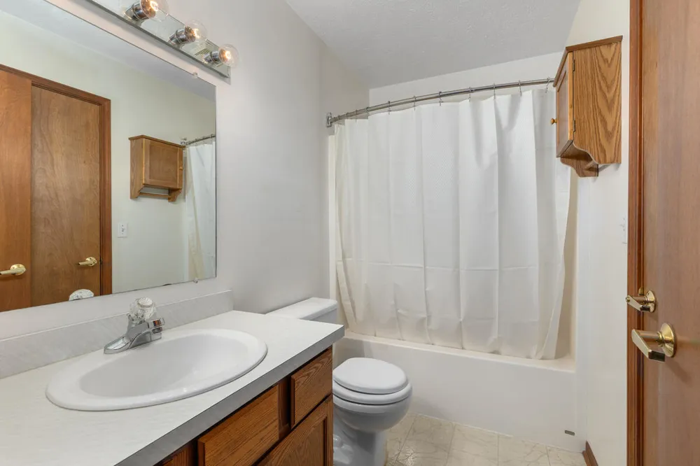 1121 Durango Drive Lansing, MI 48917