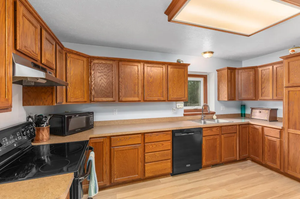 1121 Durango Drive Lansing, MI 48917