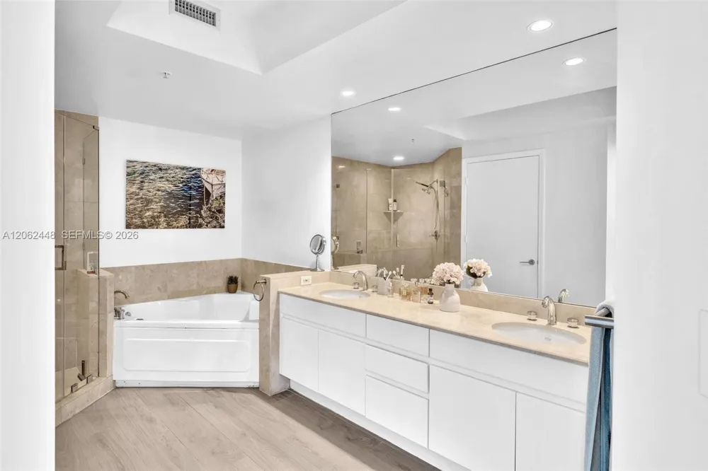 848 Brickell Key Dr #1805 Miami, FL 33131