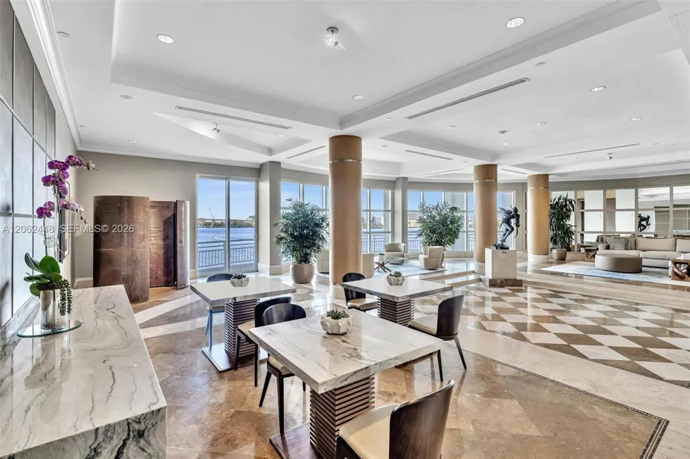 848 Brickell Key Dr #1805 Miami, FL 33131