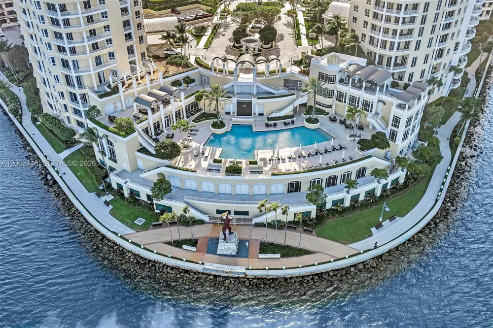 848 Brickell Key Dr #1805 Miami, FL 33131