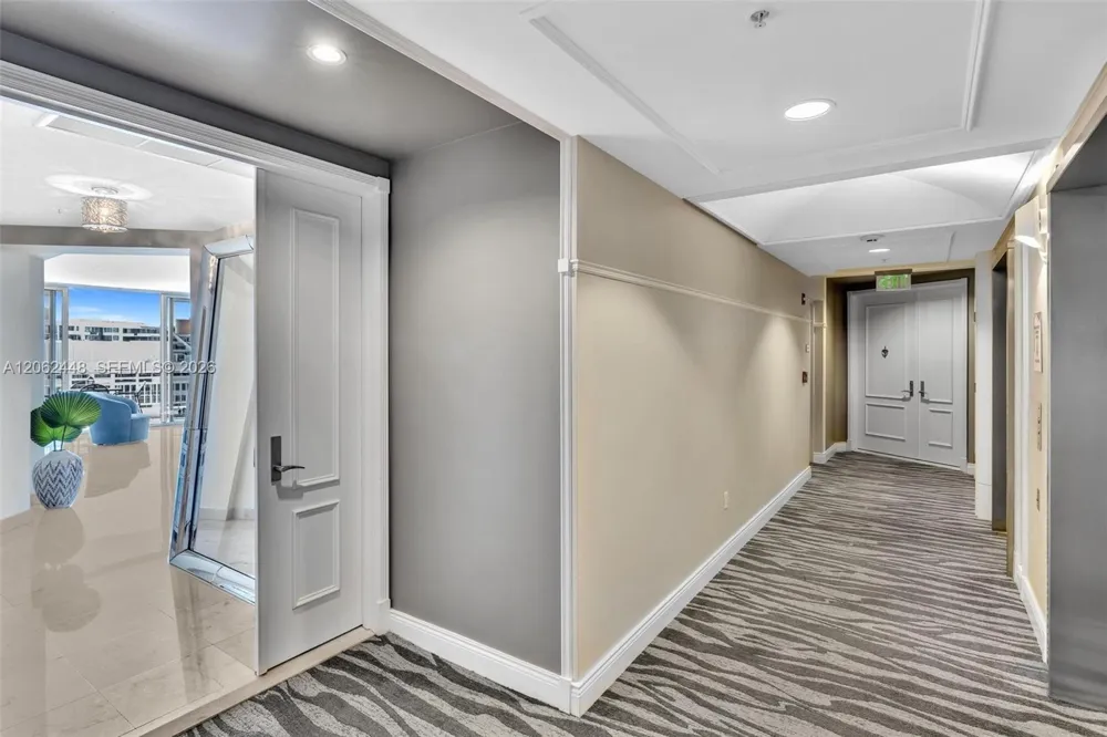 848 Brickell Key Dr #1805 Miami, FL 33131