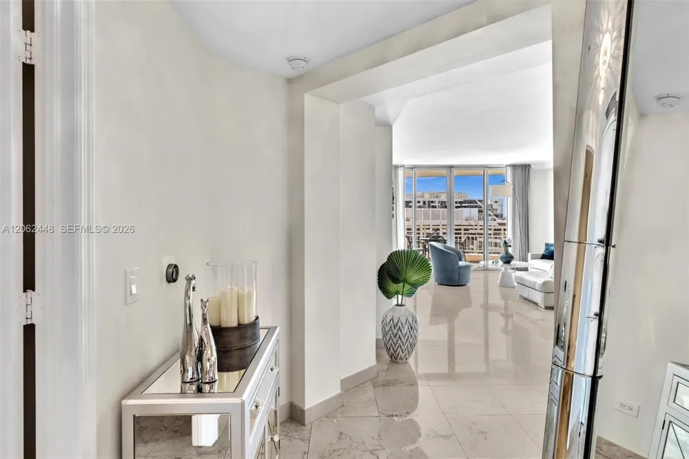 848 Brickell Key Dr #1805 Miami, FL 33131