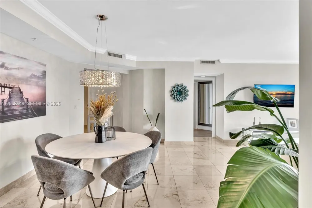 848 Brickell Key Dr #1805 Miami, FL 33131