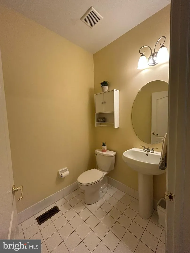 19 WHARTON DRIVE Glen Mills, PA 19342