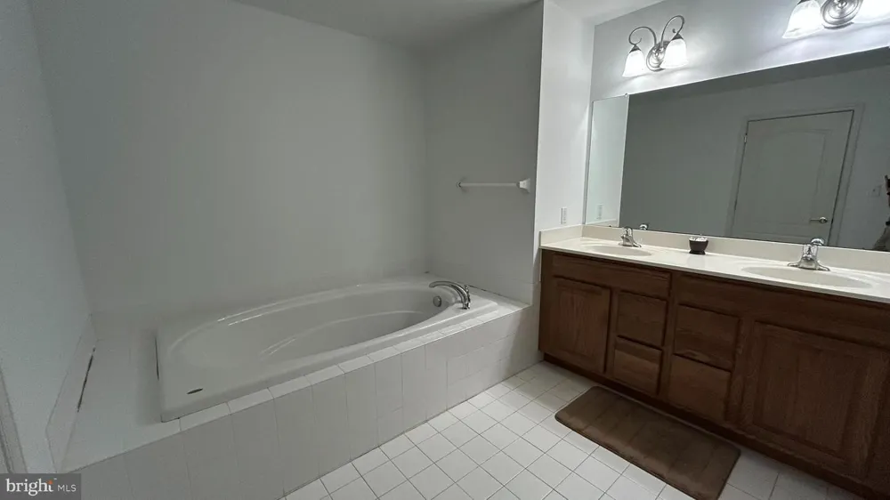 19 WHARTON DRIVE Glen Mills, PA 19342