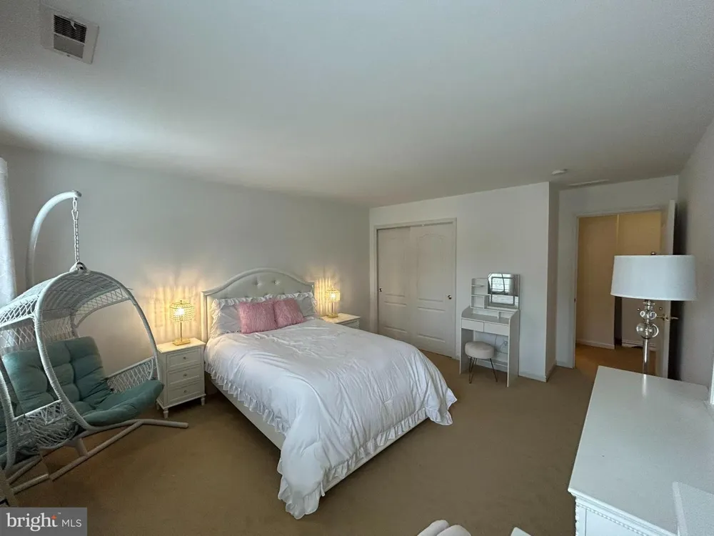 19 WHARTON DRIVE Glen Mills, PA 19342