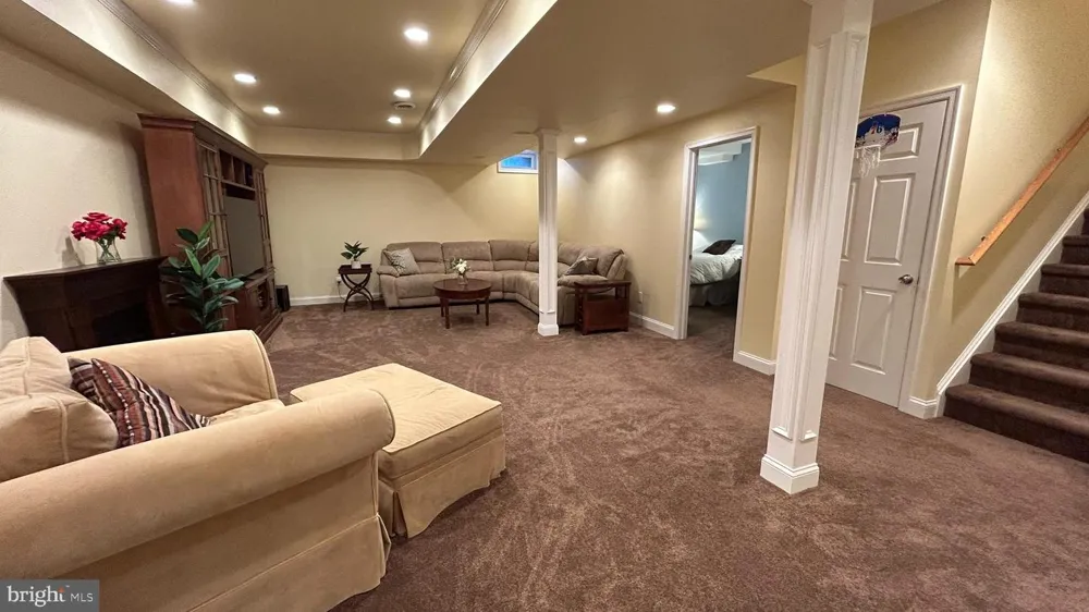 19 WHARTON DRIVE Glen Mills, PA 19342