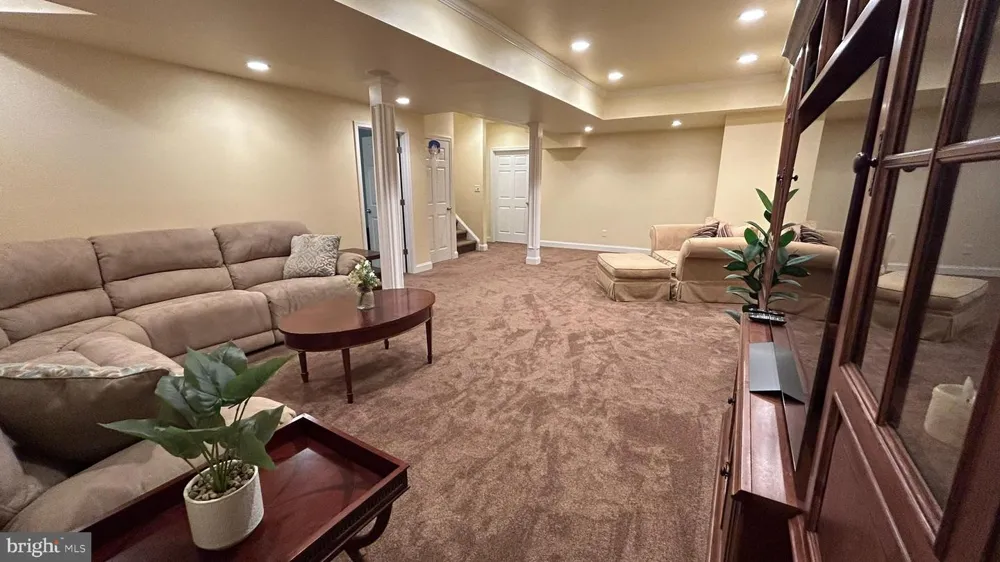 19 WHARTON DRIVE Glen Mills, PA 19342