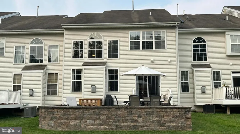 19 WHARTON DRIVE Glen Mills, PA 19342