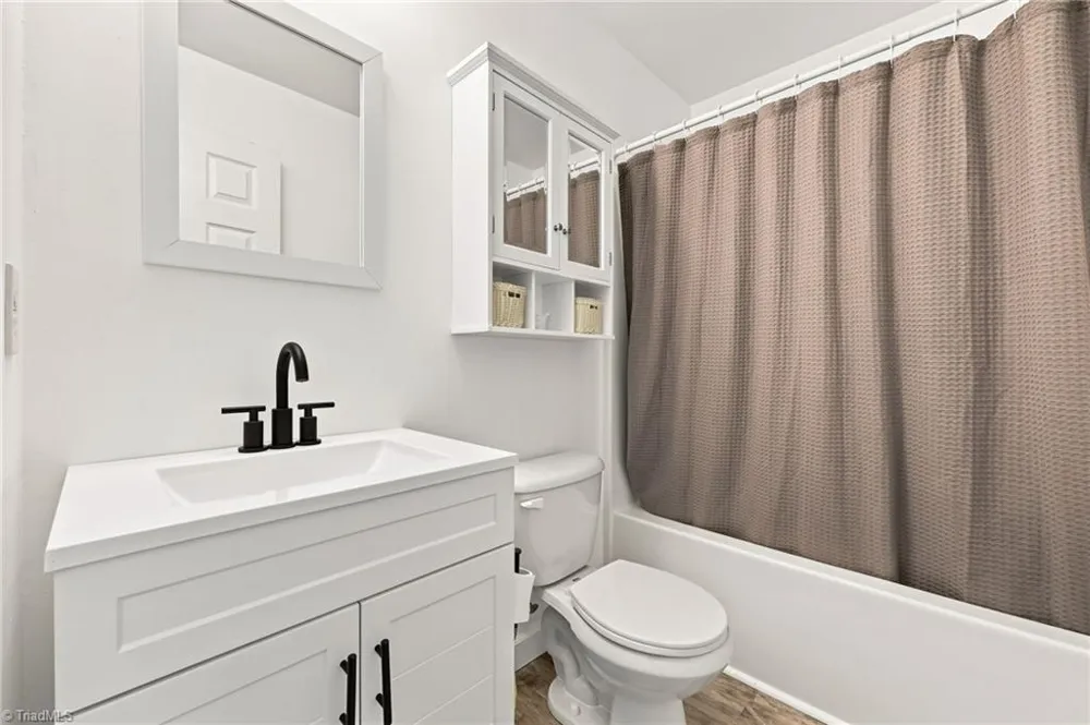 307 Skiles Heights #J Thomasville, NC 27360