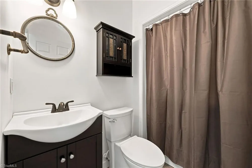 307 Skiles Heights #J Thomasville, NC 27360
