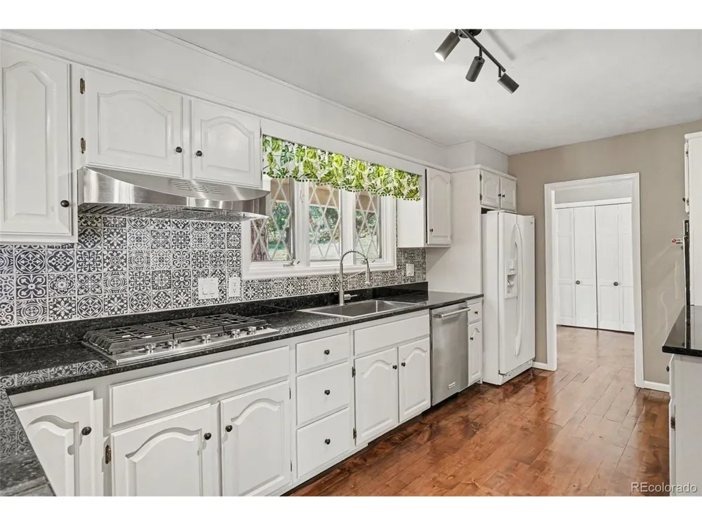 4976 Red Rock Drive Larkspur, CO 80118