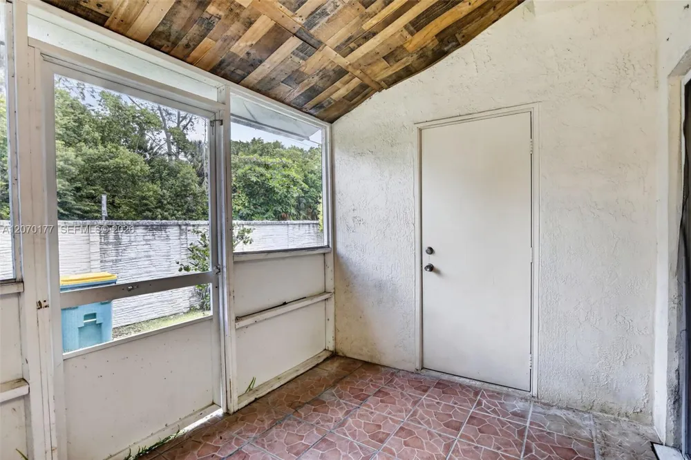 4902 SW 31st Ter Dania Beach, FL 33312