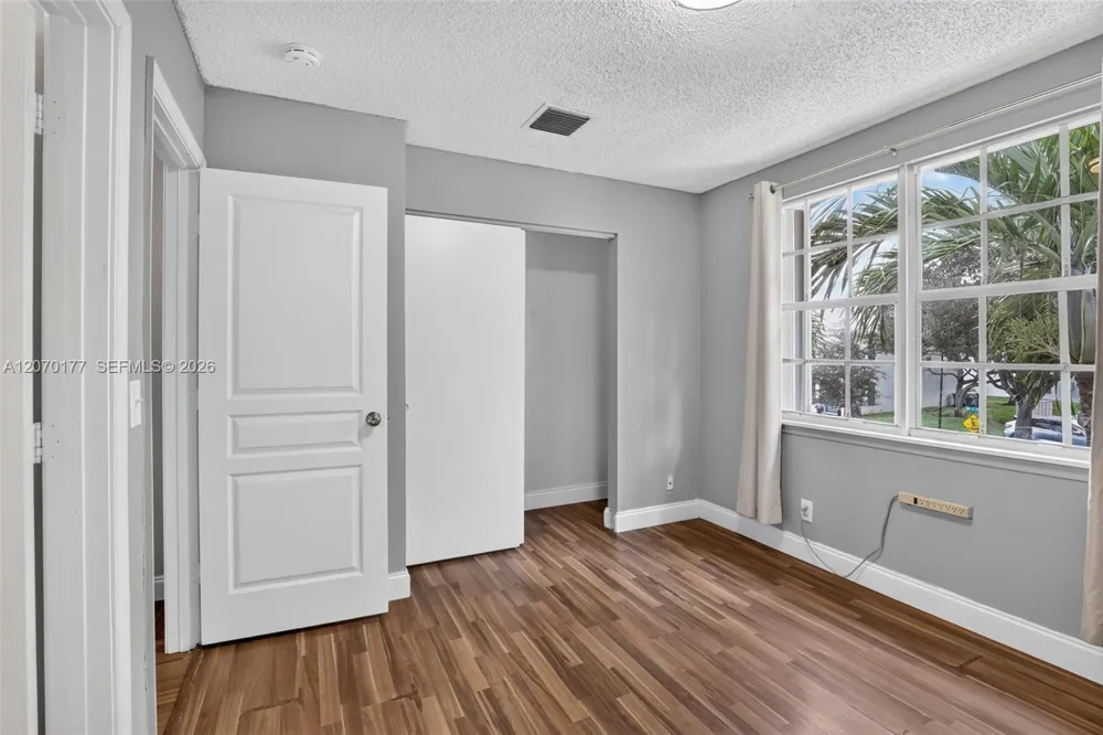 4902 SW 31st Ter Dania Beach, FL 33312
