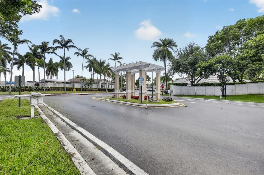 4902 SW 31st Ter Dania Beach, FL 33312