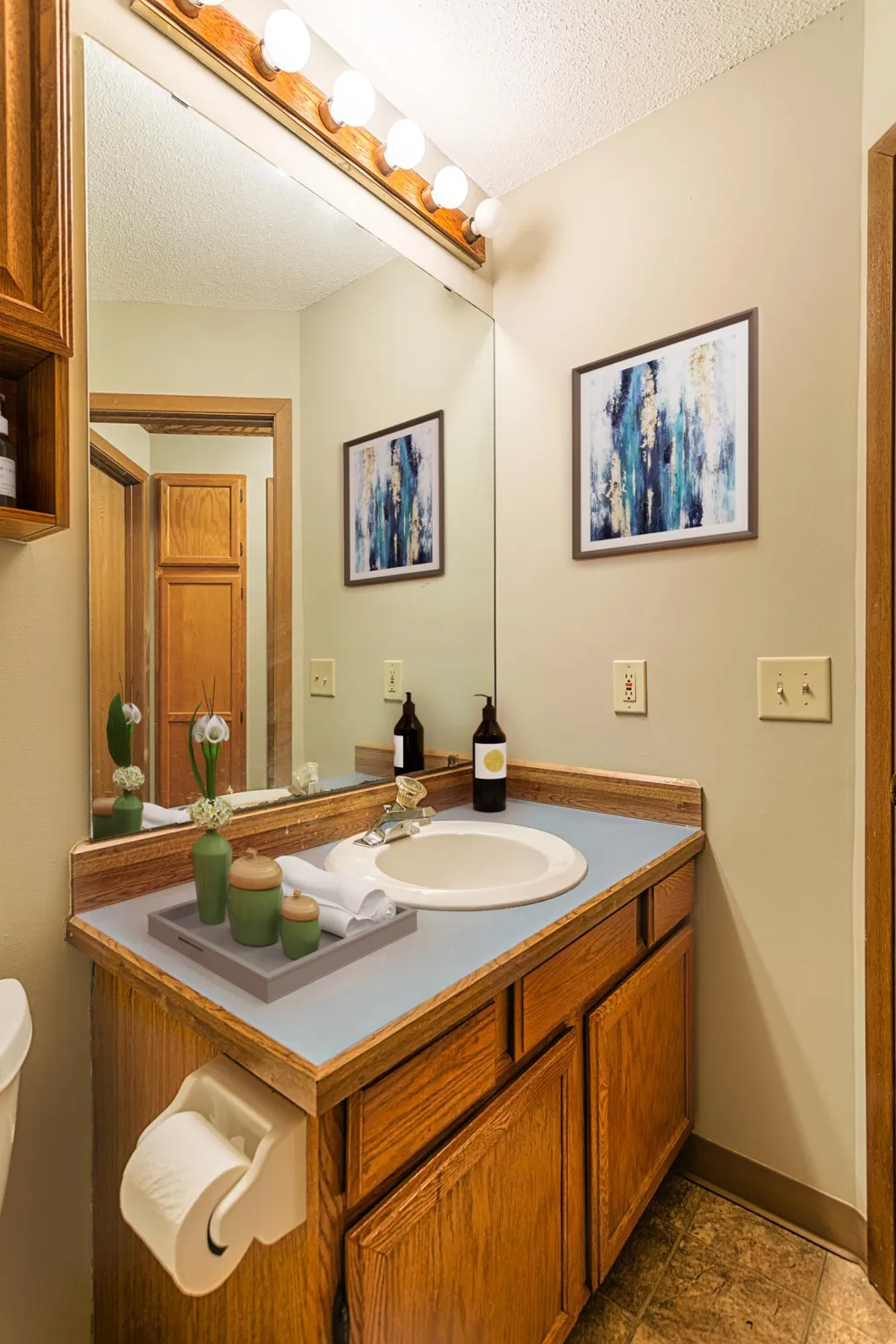 3575 Blue Jay Way #103 Eagan, MN 55123