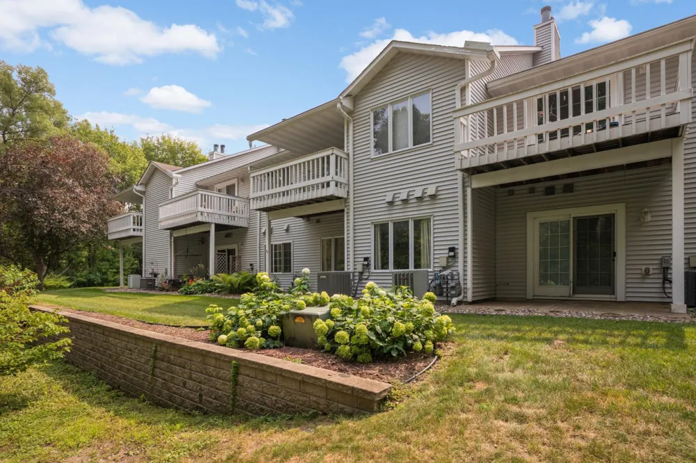 3575 Blue Jay Way #103 Eagan, MN 55123