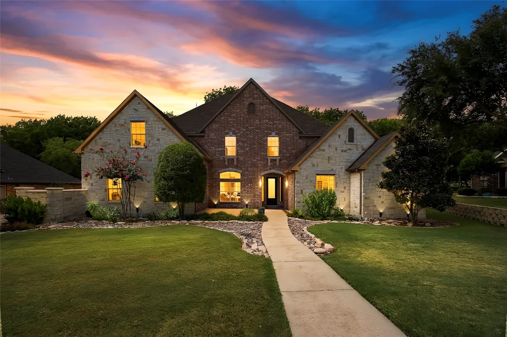 2409 Legend Drive Heath, TX 75032