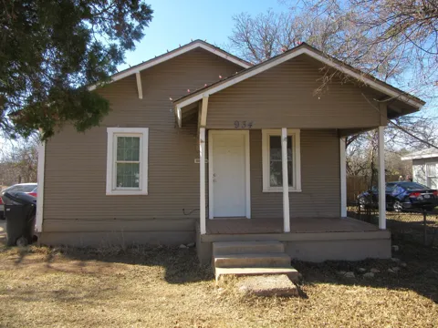 934 Ballinger Street