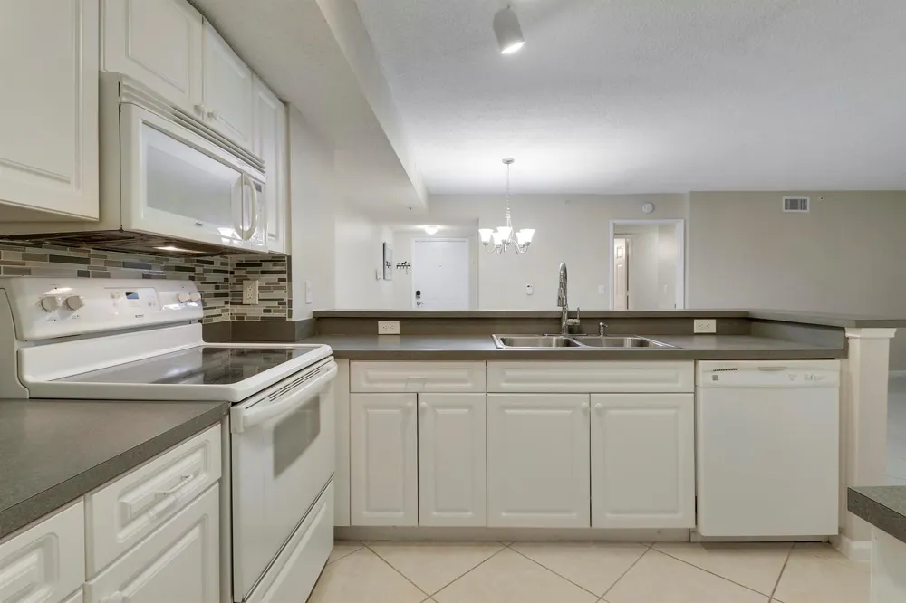 236 VILLAGE BOULEVARD #1106 Tequesta, FL 33469
